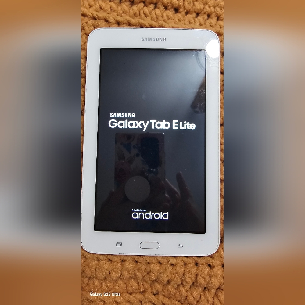 Samsung Galaxy Tab E Lite - White Frame